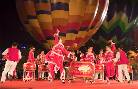 simsearch:855-05982955,k - Spectacle musical chinois, Ocean Park, Hong Kong Photographie de stock - Rights-Managed, Code: 855-06313822