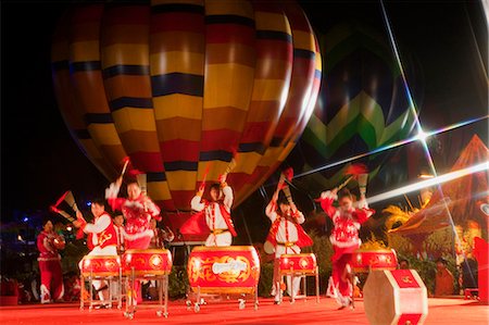 simsearch:855-05982955,k - Spectacle musical chinois, Ocean Park, Hong Kong Photographie de stock - Rights-Managed, Code: 855-06313875