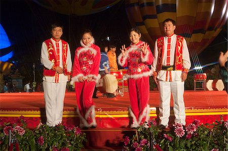 simsearch:855-05982955,k - Spectacle musical chinois, Ocean Park, Hong Kong Photographie de stock - Rights-Managed, Code: 855-06313877