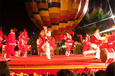 simsearch:855-06313820,k - Spectacle musical chinois, Ocean Park, Hong Kong Photographie de stock - Rights-Managed, Code: 855-06313872