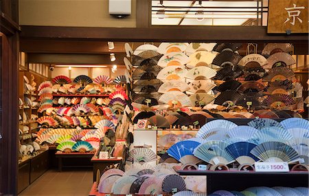 A fans shop on the approach to Kiyomizu temple (Kiyomizu-dera), Kyoto, Japan Fotografie stock - Rights-Managed, Codice: 855-06337446