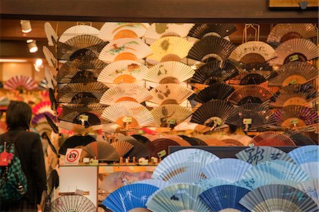 A fans shop on the approach to Kiyomizu temple (Kiyomizu-dera), Kyoto, Japan Fotografie stock - Rights-Managed, Codice: 855-06337447