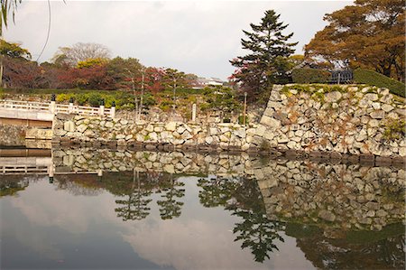 simsearch:855-06337562,k - Les trois pays 'fossé dans le centre du Japon de la préfecture de Hyogo complexe Himeji castle' Photographie de stock - Rights-Managed, Code: 855-06337559
