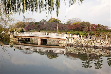 simsearch:855-06337562,k - Les trois pays 'fossé dans le centre du Japon de la préfecture de Hyogo complexe Himeji castle' Photographie de stock - Rights-Managed, Code: 855-06337560