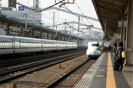 shinkansen - Gare ferroviaire de Himeji, préfecture de Hyogo, Japon Photographie de stock - Rights-Managed, Code: 855-06337579