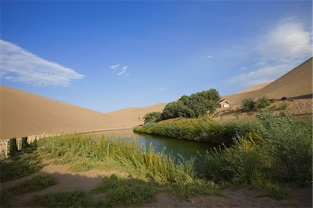 Yueyaquan (lac de Crescent moon), Mingsha Shan, Dunhuang, Silkroad, Province de Gansu, Chine Photographie de stock - Rights-Managed, Code: 855-06337760