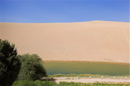 Yueyaquan (lac de Crescent moon), Mingsha Shan, Dunhuang, Silkroad, Province de Gansu, Chine Photographie de stock - Rights-Managed, Code: 855-06337904