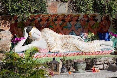 Reclining buddha statue, Western monastery, Lo Wai, Tsuen Wan, Hong Kong Stock Photo - Rights-Managed, Code: 855-06338255