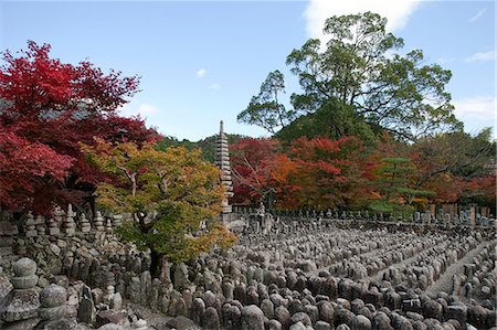 simsearch:855-06338274,k - Stone pagodas,  Adashino Nenbutsu-dera Temple, Sagano in autumn, Kyoto, Japan Fotografie stock - Rights-Managed, Codice: 855-06338325