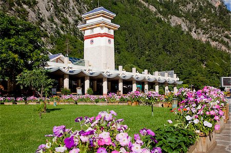 Shopping center at the entrance of the Jiuzaigou scenic area, Sichuan, China Foto de stock - Con derechos protegidos, Código: 855-06338594