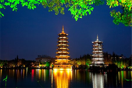 pegadas - Fir Lake, Sun Tower, Moon Tower at night, Guilin, China Stock Photo - Rights-Managed, Code: 855-06338814