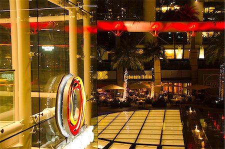 restaurant building in hong kong - Civic Square at night, Kowloon west, Hong Kong Foto de stock - Con derechos protegidos, Código: 855-06339150