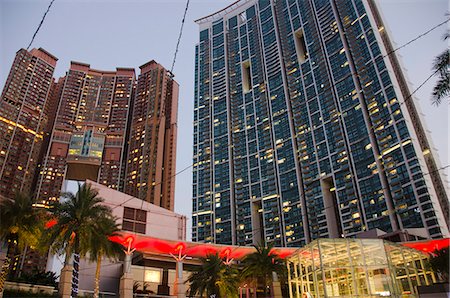 Luxueux condominium « The Harbourside » et « The Arch », west Kowloon, Hong Kong Photographie de stock - Rights-Managed, Code: 855-06339174