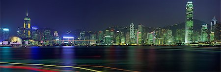 simsearch:855-06339426,k - Spectaculaire Hong Kong skyline avec sentiers de bateaux dans le port de Victoria, Hong Kong Photographie de stock - Rights-Managed, Code: 855-06339395