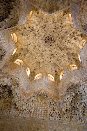 simsearch:855-08420587,k - Splendid round shaped domed ceiling of Palace Alhambra,  Alhambra, Granada, Andalusia, Spain, Europe Photographie de stock - Rights-Managed, Code: 855-08420550