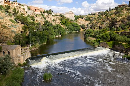 rio tejo - Townscape by River Tagus, Toledo, Spain, Europe Foto de stock - Direito Controlado, Número: 855-08420569