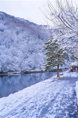 east asian (places and things) - Katsura river, Arashiyama in snow, Kyoto, Japan Stock Photo - Rights-Managed, Code: 855-08420658