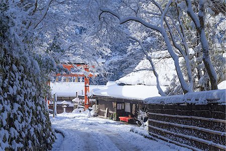 Ichino-torii (1st Torii of Atago Shrine) at Toriimoto in snow, Sagano, Kyoto, Japan Photographie de stock - Rights-Managed, Code: 855-08420689