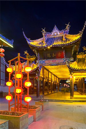 simsearch:855-05981454,k - Gusong bridge, Old town of Songpan (Sunqu) at night, Ngawa Tibetan and Qiang Autonomous Prefecture, Suchuan Province, PRC Fotografie stock - Rights-Managed, Codice: 855-08420837