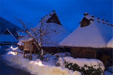 simsearch:855-08420786,k - Thatching (Kayabuki) folk houses in snow at night, Snow lantern festival, Kitamura village Miyama-cho, Nantan-shi, Kyoto Prefecture, Japan Photographie de stock - Rights-Managed, Code: 855-08420895