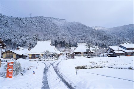 simsearch:855-03255197,k - Thatching (Kayabuki) folk houses in snow, Kitamura village Miyama-cho, Nantan-shi, Kyoto Prefecture, Japan Stock Photo - Rights-Managed, Code: 855-08420904