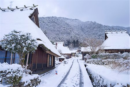 simsearch:855-08781663,k - Thatching (Kayabuki) folk houses in snow, Kitamura village Miyama-cho, Nantan-shi, Kyoto Prefecture, Japan Stock Photo - Rights-Managed, Code: 855-08420905