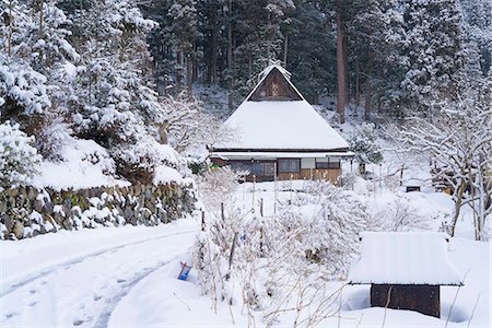 simsearch:855-08781663,k - Thatching (Kayabuki) folk houses in snow, Kitamura village Miyama-cho, Nantan-shi, Kyoto Prefecture, Japan Stock Photo - Rights-Managed, Code: 855-08420909