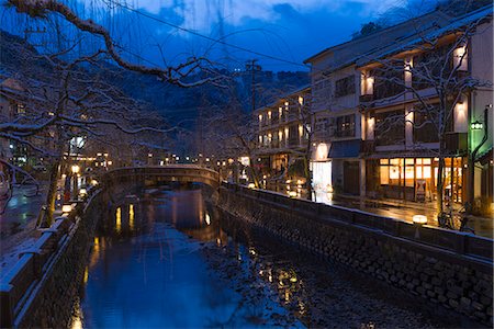 snowy river - Snow on Otani river at night, Kinosaki Onsens (Hot springs) in winter. Kinosaki Hyogo Prefecture, Kansai, Japan Photographie de stock - Rights-Managed, Code: 855-08420930