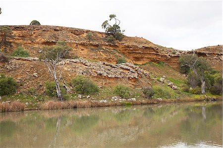 simsearch:855-09135040,k - River bank cliffs on Murray River, Adelaide, South Australia Photographie de stock - Rights-Managed, Code: 855-09135041