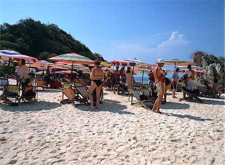 simsearch:855-02986677,k - Baigneurs sur la plage de l'île Khai, Thaïlande Photographie de stock - Rights-Managed, Code: 855-02986642