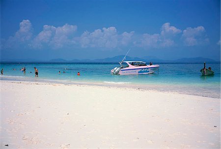 simsearch:855-02986736,k - Baigneurs sur la plage de l'île Khai, Thaïlande Photographie de stock - Rights-Managed, Code: 855-02986764