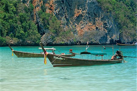 simsearch:841-03035683,k - Bateaux de longue queue à Monkey Bay, Thaïlande Photographie de stock - Rights-Managed, Code: 855-02986774