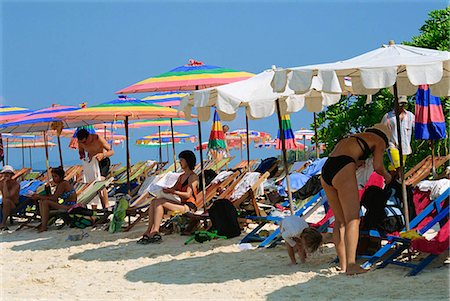 simsearch:855-02986677,k - Baigneurs sur la plage de l'île Khai, Thaïlande Photographie de stock - Rights-Managed, Code: 855-02986779