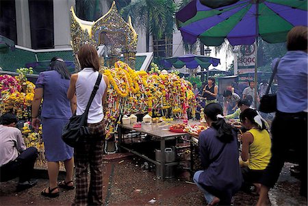 simsearch:855-03025298,k - Saan Phra Phrom (Erawan Shrine), Bangkok Stock Photo - Rights-Managed, Code: 855-02987310