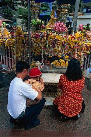 simsearch:855-03025298,k - Saan Phra Phrom (Erawan Shrine), Bangkok. Stock Photo - Rights-Managed, Code: 855-02987311