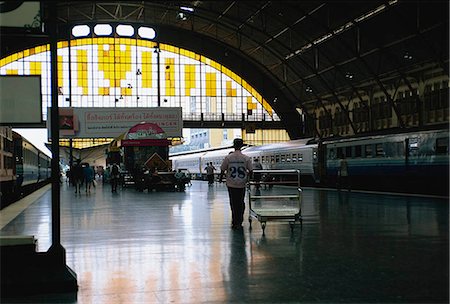 simsearch:855-02987005,k - Hualampong Railway Station, Bangkok Stock Photo - Rights-Managed, Code: 855-02987338