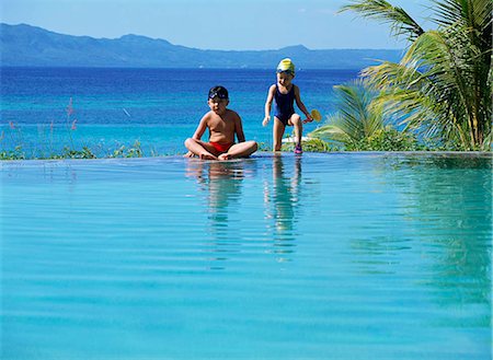 panglao island - Enfants à la piscine Photographie de stock - Rights-Managed, Code: 855-02987619