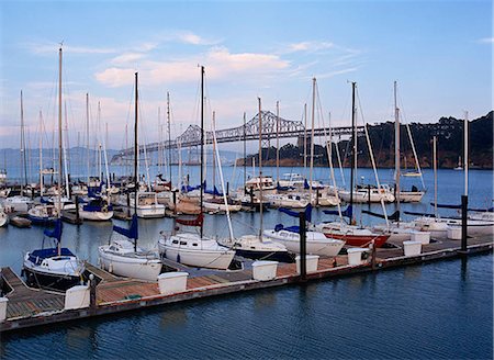simsearch:855-03254953,k - The Yacht Club and the Bay Bridge, San Francisco Foto de stock - Direito Controlado, Número: 855-02988123