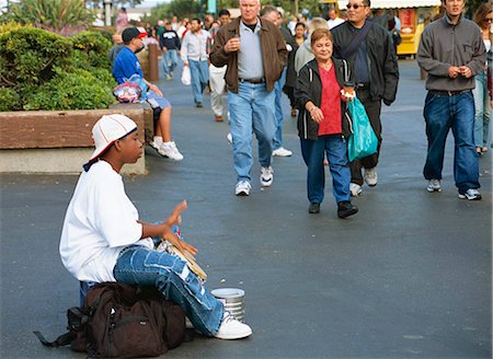 simsearch:855-02988065,k - A young street performer at Fisherman's Wharf, San Francisco Foto de stock - Direito Controlado, Número: 855-02988154