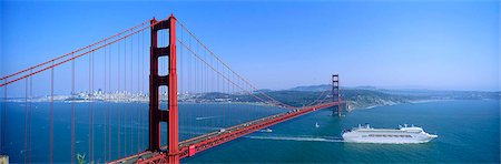 simsearch:855-02988065,k - A cruiser passing the Golden Gate Bridge, San Francisco Foto de stock - Direito Controlado, Número: 855-02988168