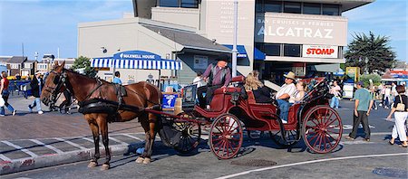 simsearch:855-02988065,k - Tourist carriages touring at Fisherman's Wharf, San Francisco Foto de stock - Direito Controlado, Número: 855-02988184