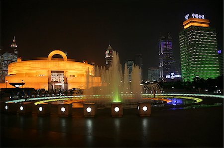 simsearch:855-02988316,k - Fountain at People's Square, Shanghai Foto de stock - Direito Controlado, Número: 855-02988306