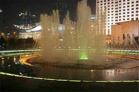 simsearch:855-02988316,k - Fountain at People's Square, Shanghai Foto de stock - Direito Controlado, Número: 855-02988309