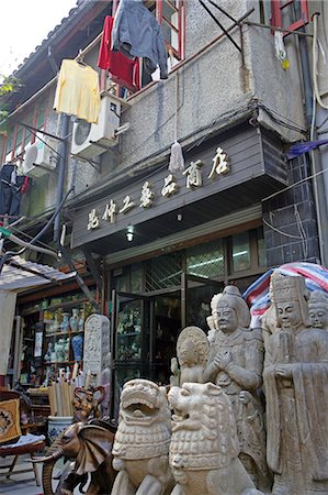 simsearch:855-02989079,k - Fongbin Road antique market, Shanghai Foto de stock - Direito Controlado, Número: 855-02988400