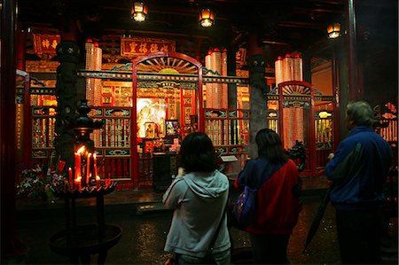 simsearch:855-03025298,k - Worshipper at Lungshan Temple, Taipei, Taiwan Stock Photo - Rights-Managed, Code: 855-02988525