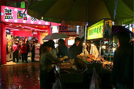 simsearch:855-02988531,k - A charcoal grilled vendor at Hsimenting shopping street, Taipei, Taiwan Foto de stock - Con derechos protegidos, Código: 855-02988537