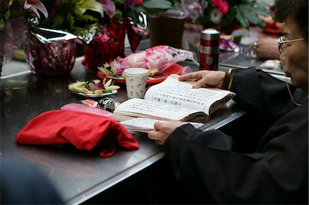 Worshipper at Lungshan Temple, Taipei, Taiwan Stock Photo - Rights-Managed, Code: 855-02988605