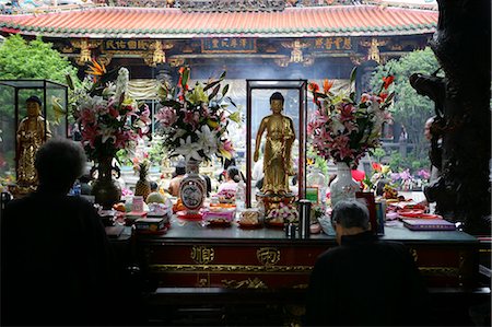 Worshipper at Lungshan Temple, Taipei, Taiwan Stock Photo - Rights-Managed, Code: 855-02988607