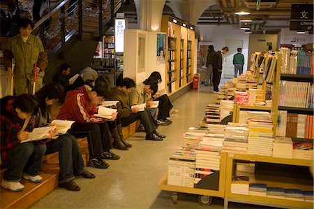 Dans une librairie, Shanghai, Chine Photographie de stock - Rights-Managed, Code: 855-02989061