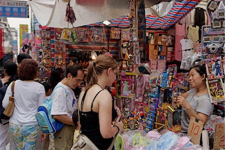 Tourists shop at Women's Street, Mongkok, Hong Kong Foto de stock - Con derechos protegidos, Código: 855-02989563